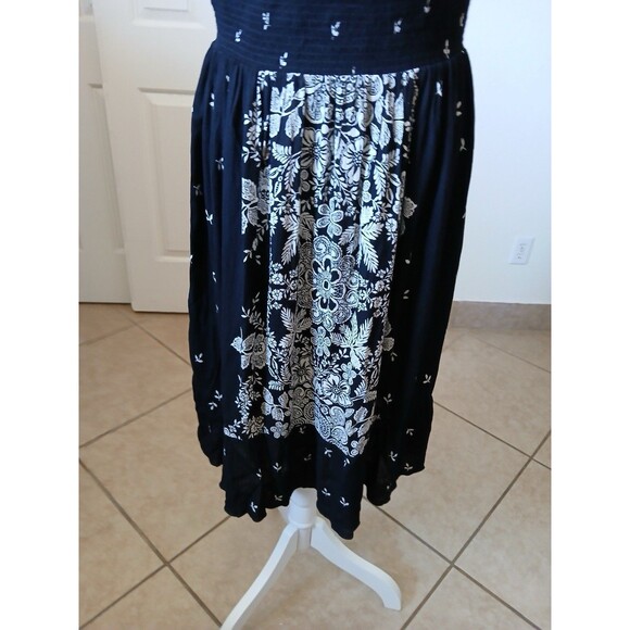 Bila Dress‎ Women Black White Floral Print Smocked Waist Sleeveless Medium Boho - Picture 8 of 14